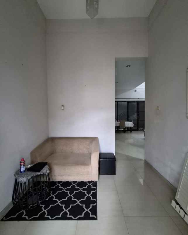 dijual rumah tenggilis utara