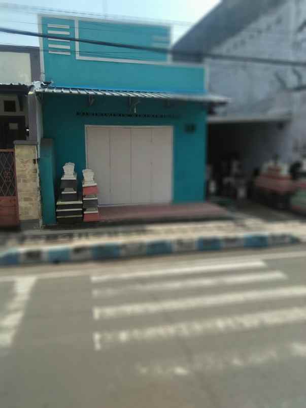 dijual rumah tepi jalan dekat alun2 pasuruan kota