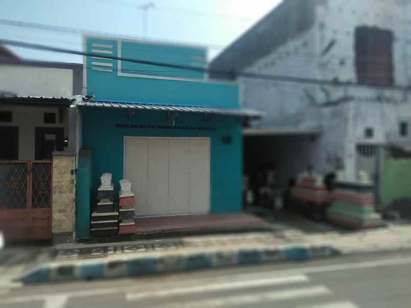 dijual rumah tepi jalan dekat alun2 pasuruan kota