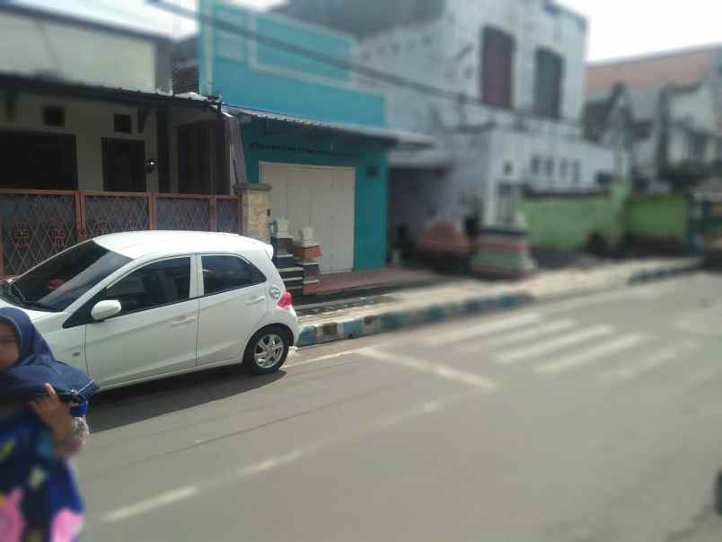 dijual rumah tepi jalan dekat alun2 pasuruan kota