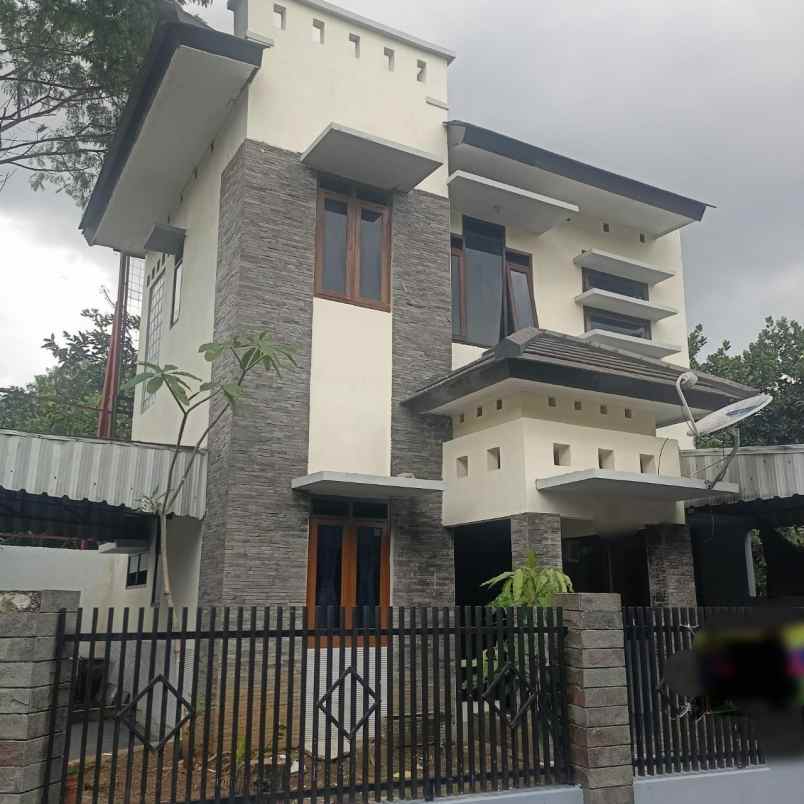 dijual rumah terusan jakarta antapani