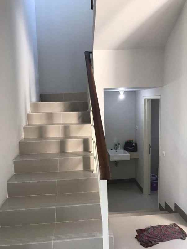 dijual rumah the greenlake