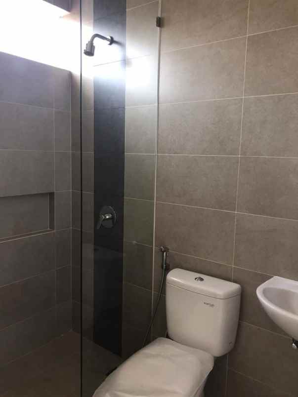 dijual rumah the greenlake