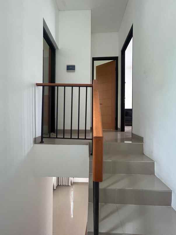 dijual rumah trevista bojongsari