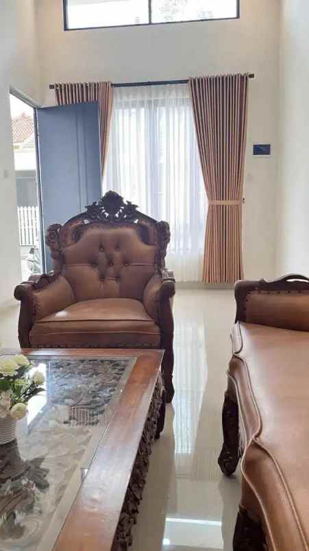 dijual rumah vila pamulang