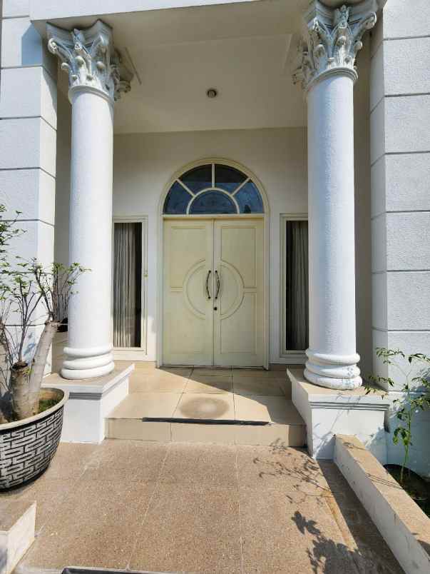 dijual rumah villa bukit regency vbr