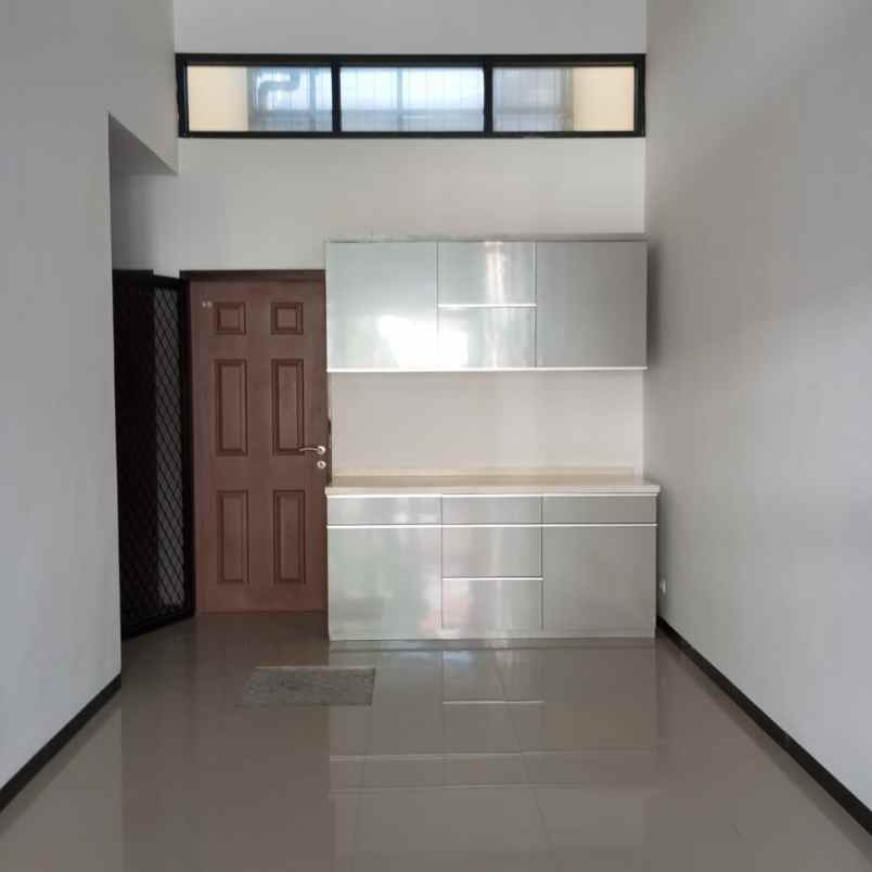 dijual rumah villa valensia