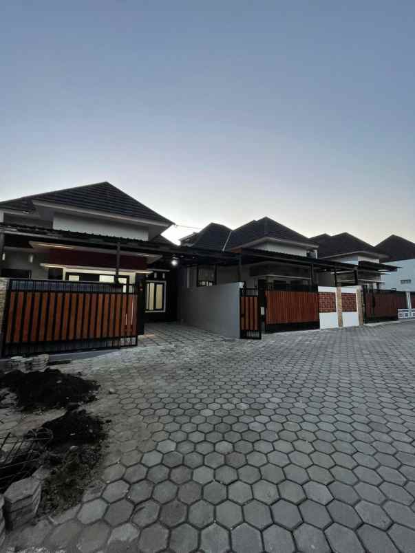 dijual rumah wedomartani ngemplak