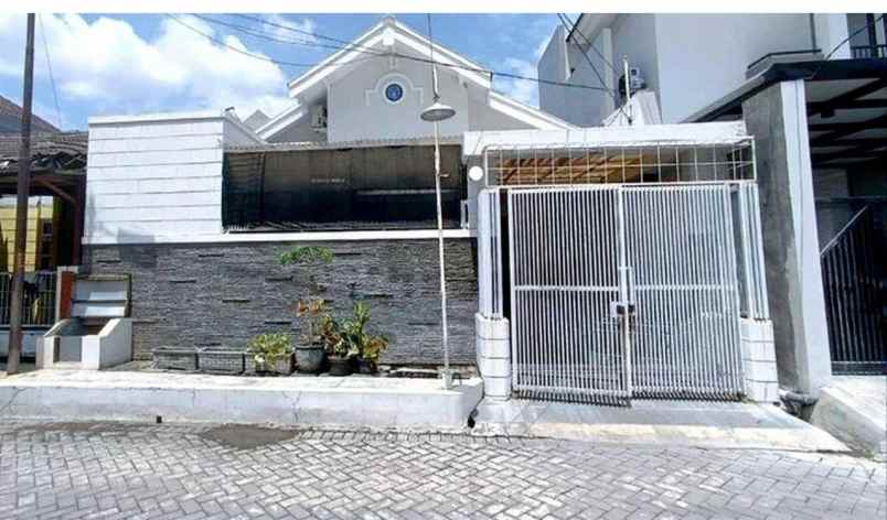 dijual rumah wiguna tengah