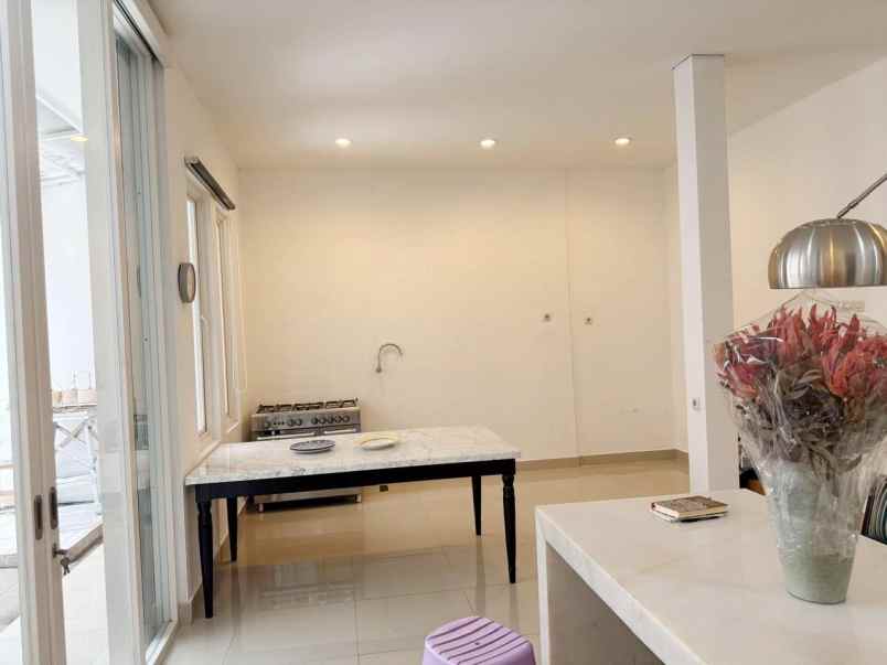 dijual rumah wiguna tengah