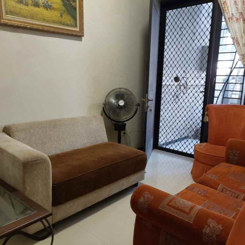 dijual rumah wisma kedung asem