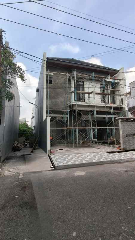 dijual rumah wisma permai barat