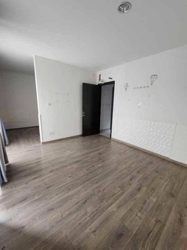 dijual rumah wisteria