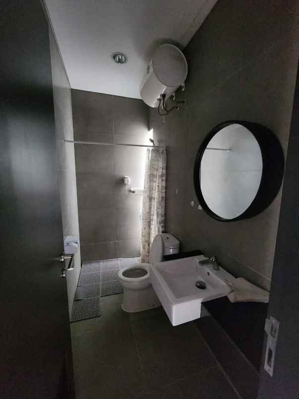 dijual rumah wisteria