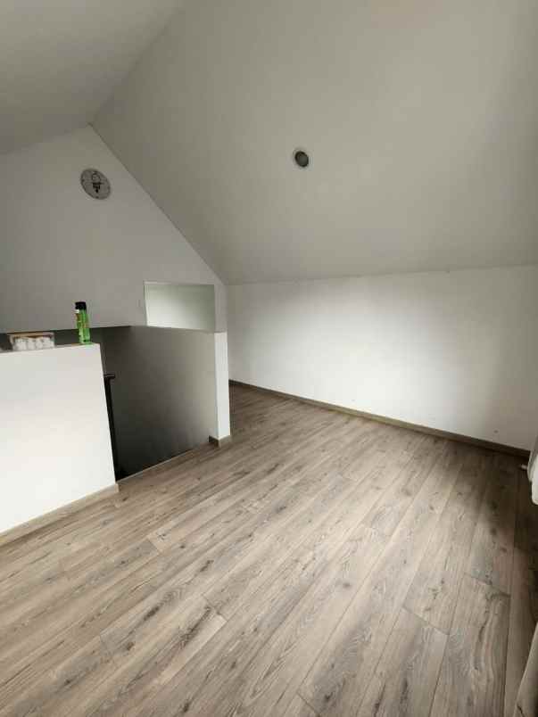 dijual rumah wisteria