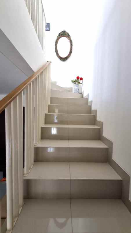 dijual rumah yarra essence jgc jakarta