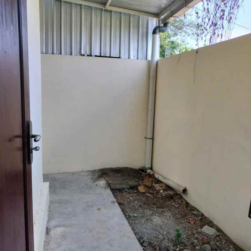 dijual villa 3 km ke bandara adi sucipto