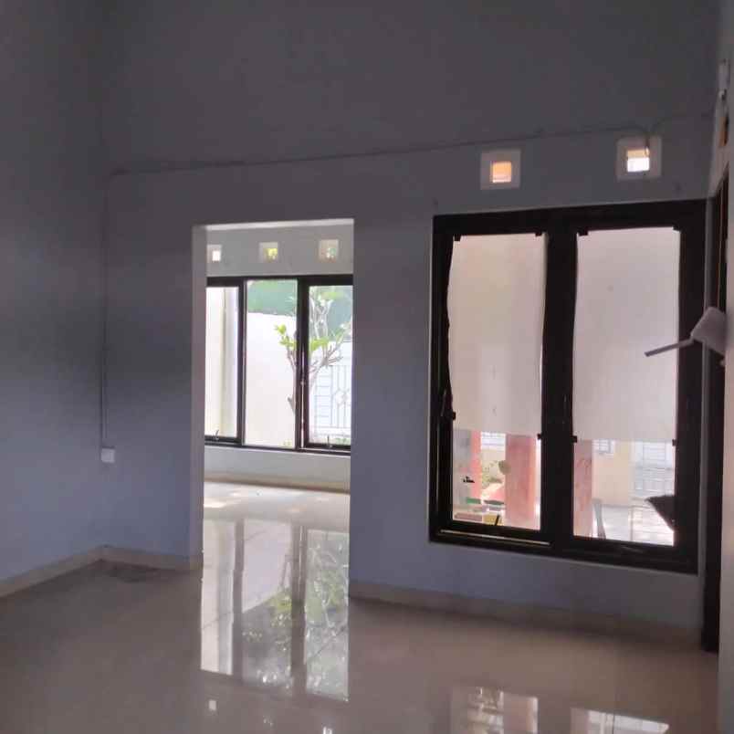 dijual villa 3 km ke bandara adi sucipto