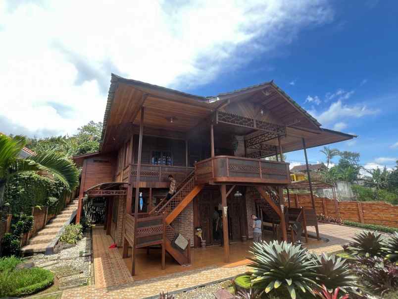 dijual villa kampung sukawarna desa
