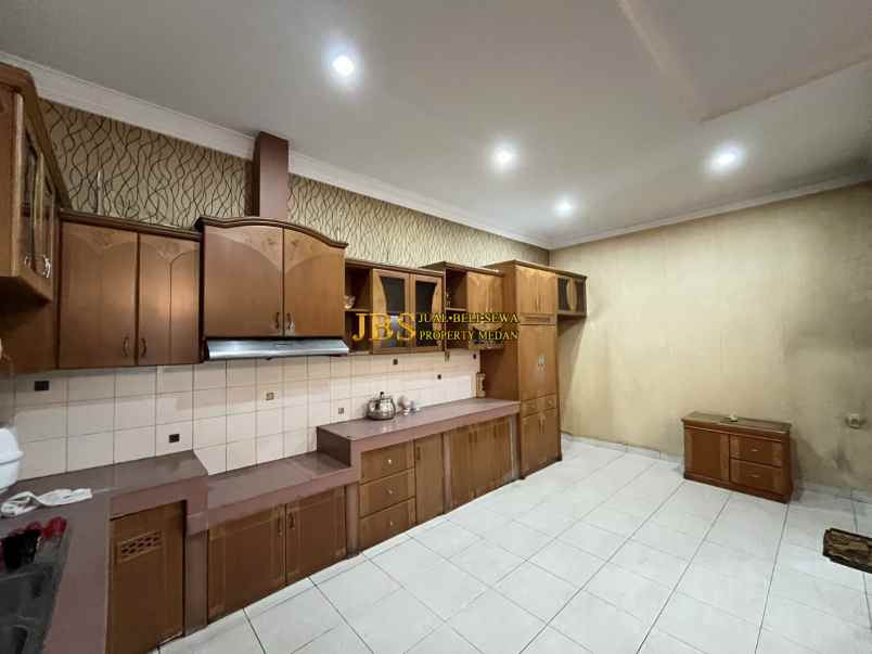 dijual villa komplek jemadi mas jalan