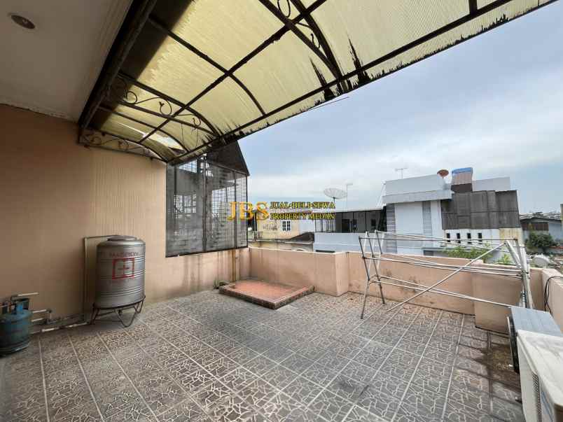 dijual villa komplek jemadi mas jalan