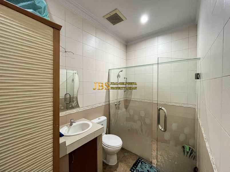 dijual villa komplek jemadi mas jalan