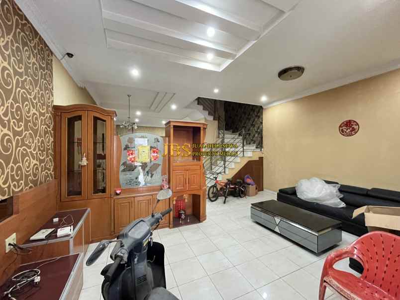 dijual villa komplek jemadi mas jalan
