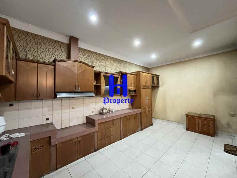 dijual villa komplek jemadi mas jalan