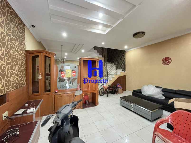 dijual villa komplek jemadi mas jalan