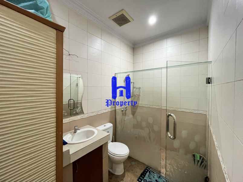 dijual villa komplek jemadi mas jalan