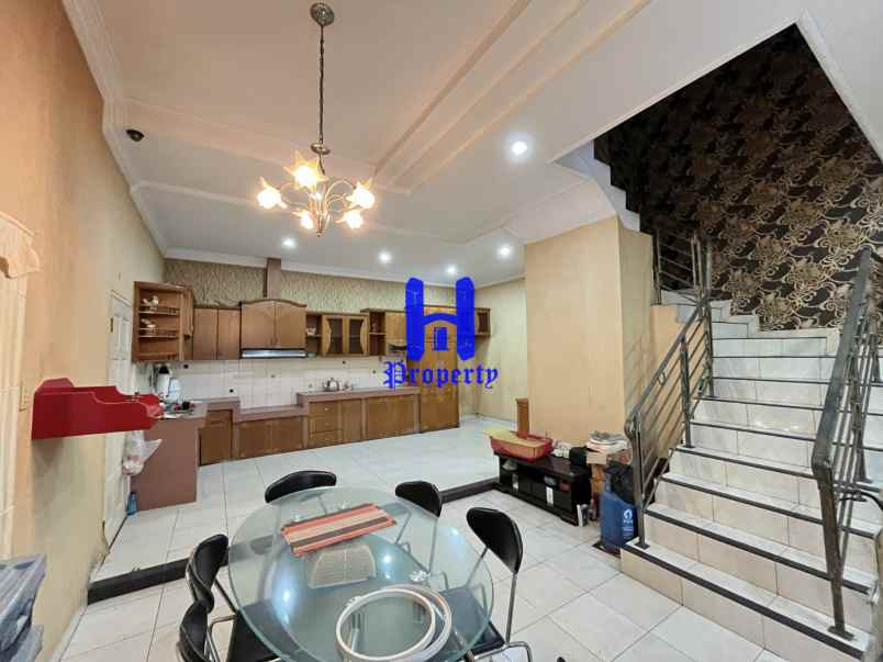 dijual villa komplek jemadi mas jalan