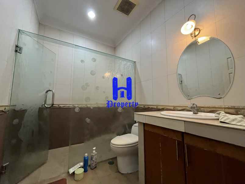 dijual villa komplek jemadi mas jalan