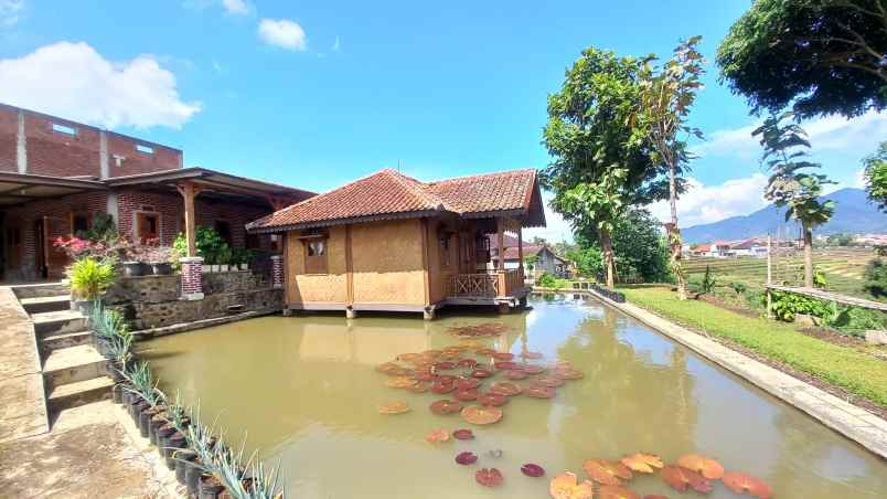 dijual villa tanjungsari