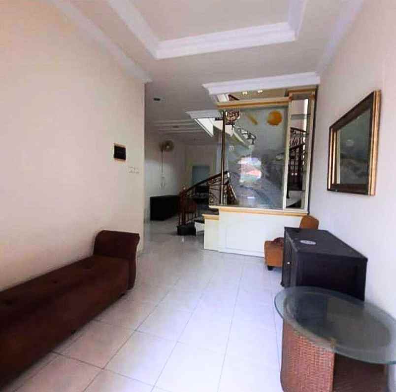 disewakan jual rumah tenggilis utara siap huni