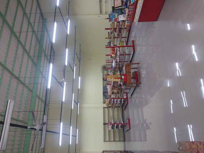 disewakan ruangan luas di pinggir jalan