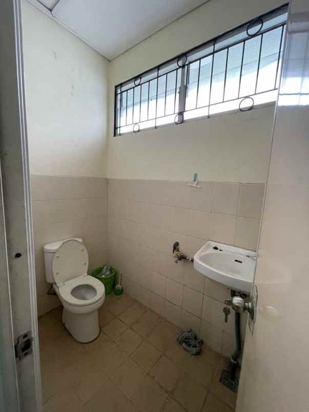 disewakan ruko gudang kantor delta silicon lippo cikarang