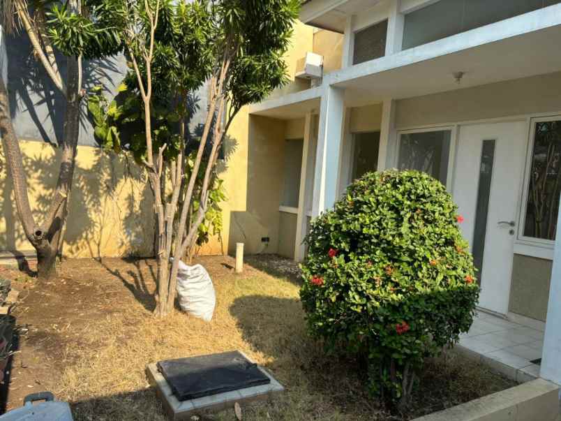 disewakan rumah alam galaxy surabaya