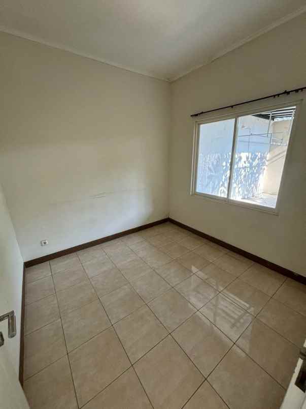disewakan rumah alam galaxy surabaya