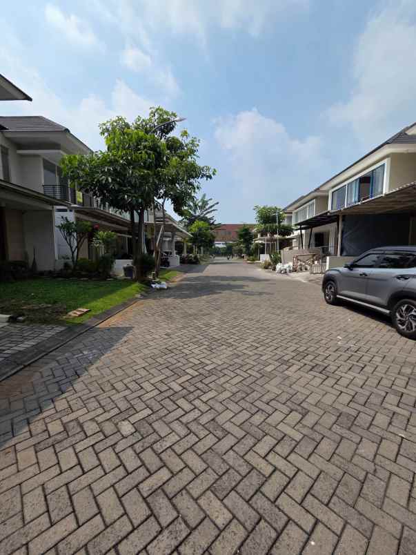 disewakan rumah greenlake surabaya