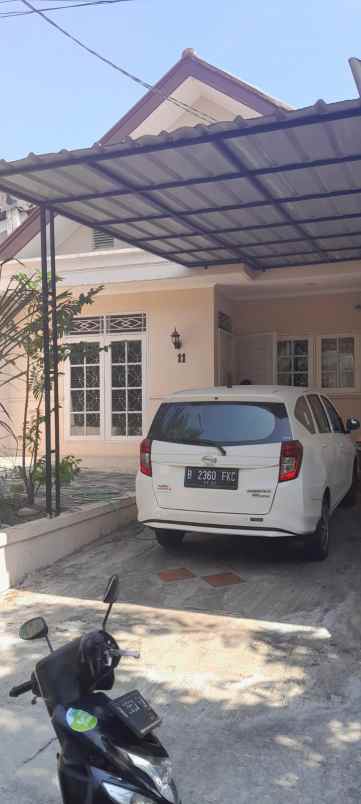 disewakan rumah jl cemara hijau meadow