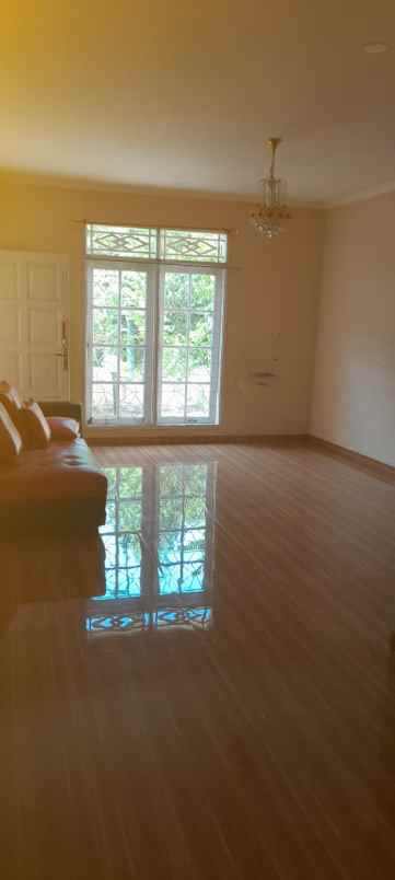 disewakan rumah jl cemara hijau meadow