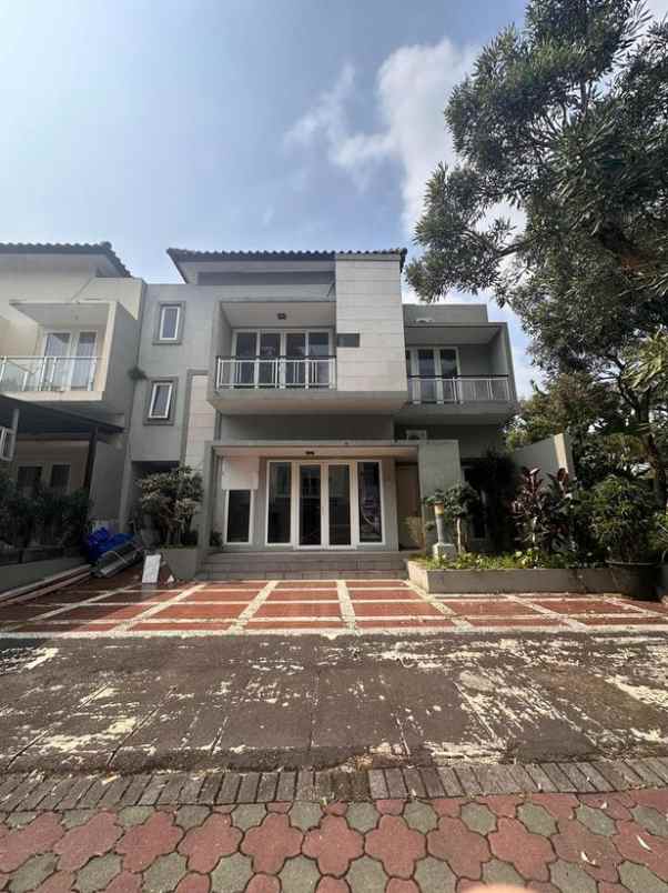 disewakan rumah jl cigadung tengah dago