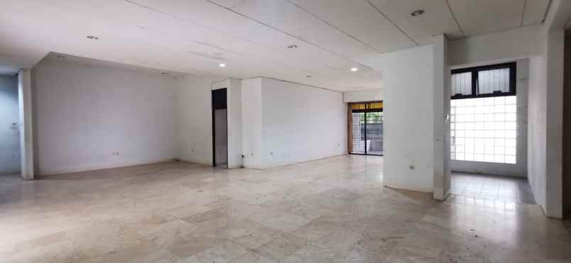 disewakan rumah luas 700m2 di tomang jakarta barat