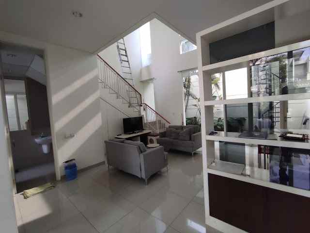 disewakan rumah pakuwon indah the mansion