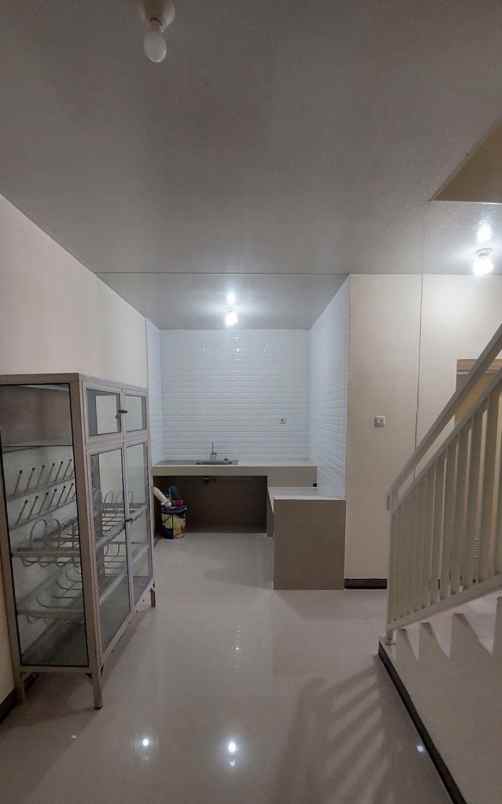 disewakan rumah pantai mentari