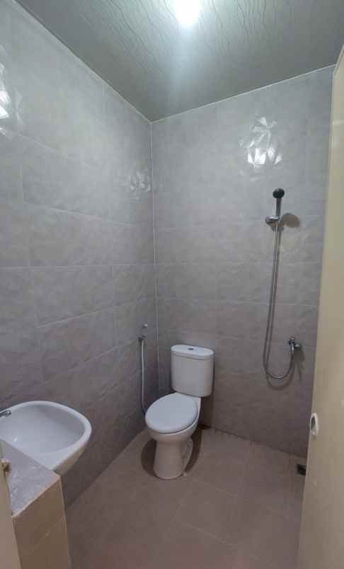 disewakan rumah pantai mentari