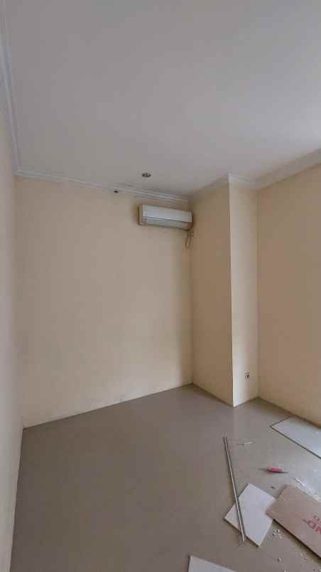 disewakan rumah pantai mentari