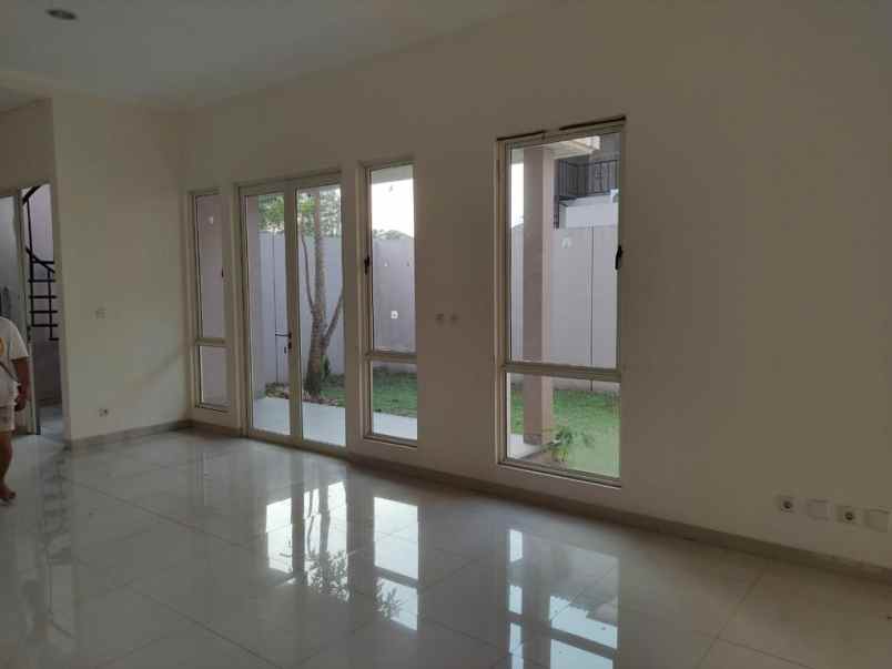 disewakan rumah suvarna sutera cluster chiara