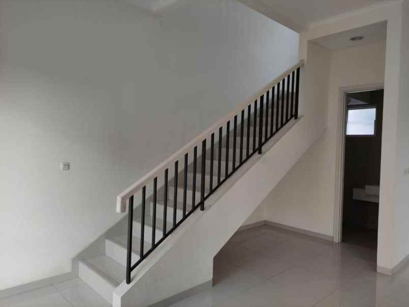 disewakan rumah suvarna sutera cluster chiara