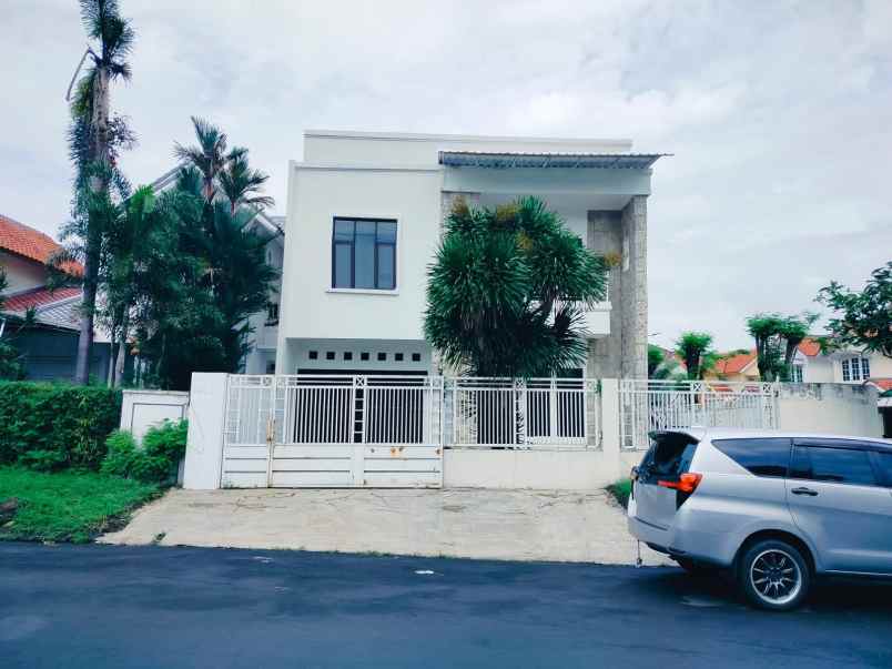 disewakan rumah villa valencia babatan